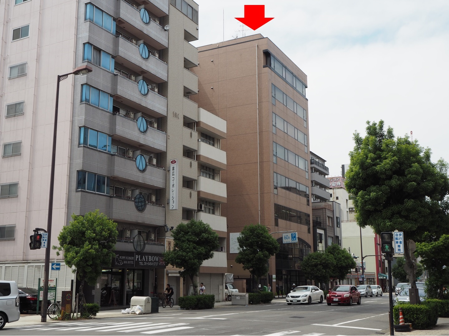 タスクマン合同法務事務所_アクセス_ローソンからのビル外観